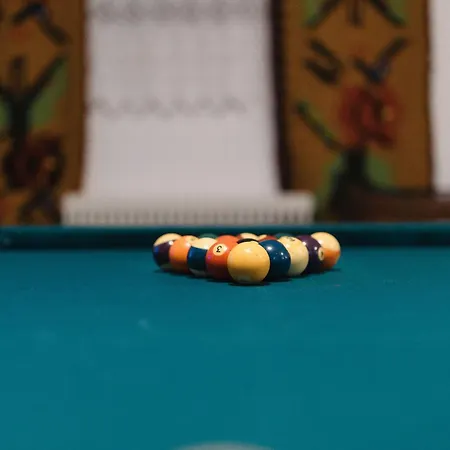 Trikalabnb - Billiard In *