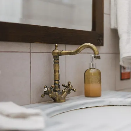 Trikalabnb - Billiard In *