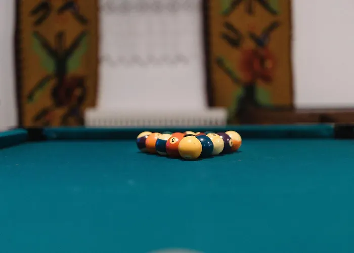 Trikalabnb - Billiard In *
