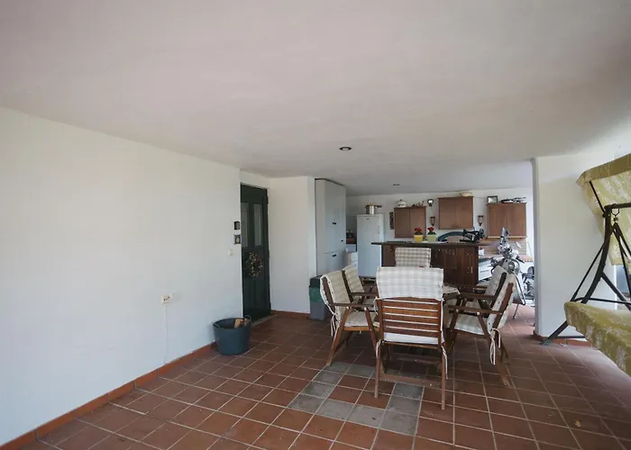 Trikalabnb - Billiard In *