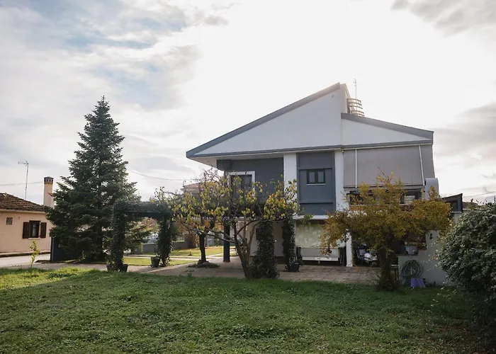 公寓 Trikalabnb - Billiard In *